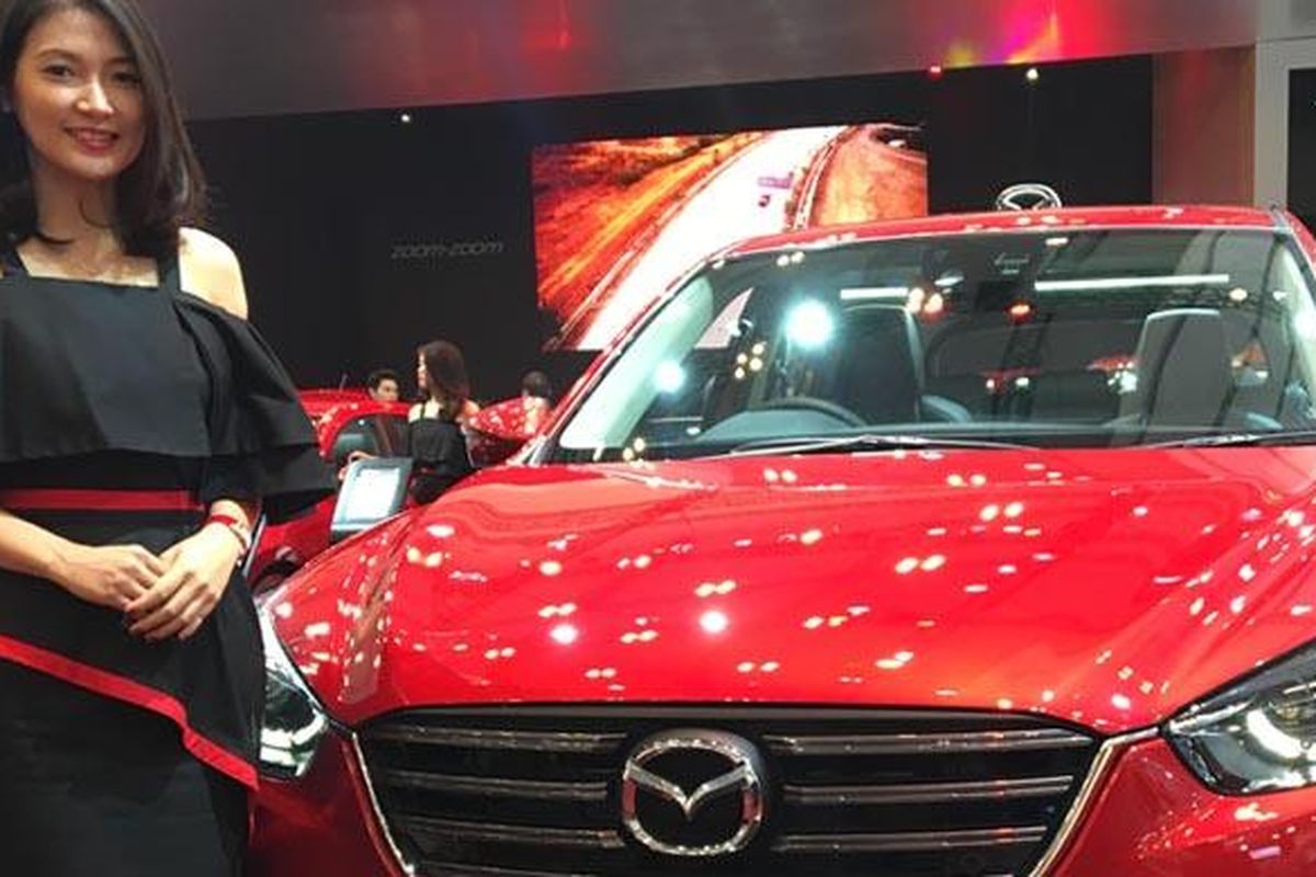 Busana wanita ini terinspirasi oleh desain mobil Mazda