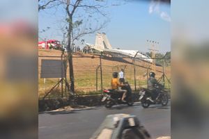 Pesawat Sukhoi TNI AU Tergelincir di Lanud Sultan Hasanuddin, Keluar dari Landasan