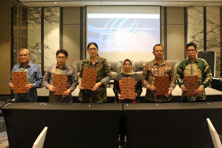 Kementerian Perdagangan menginisiasi penandatanganan perjanjian kerja sama antar-pemangku kepentingan terkait pengembangan ekspor produk alas kaki, kulit, dan produk kulit yang dilaksanakan di Yogyakarta pada Kamis (31/8/2023).