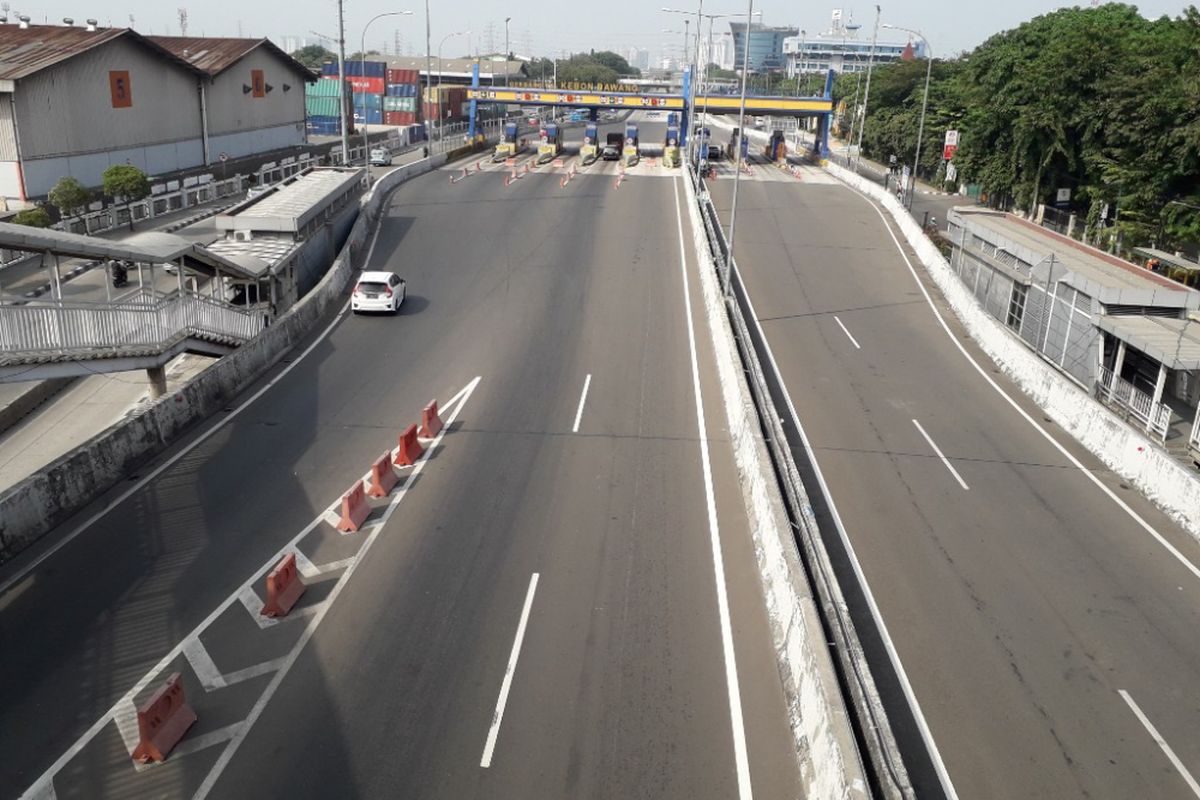 Pintu Tol Kebon Bawang, Tanjung Priok, terpantau lengang pada H-2 Lebaran atau Rabu (13/6/2018).