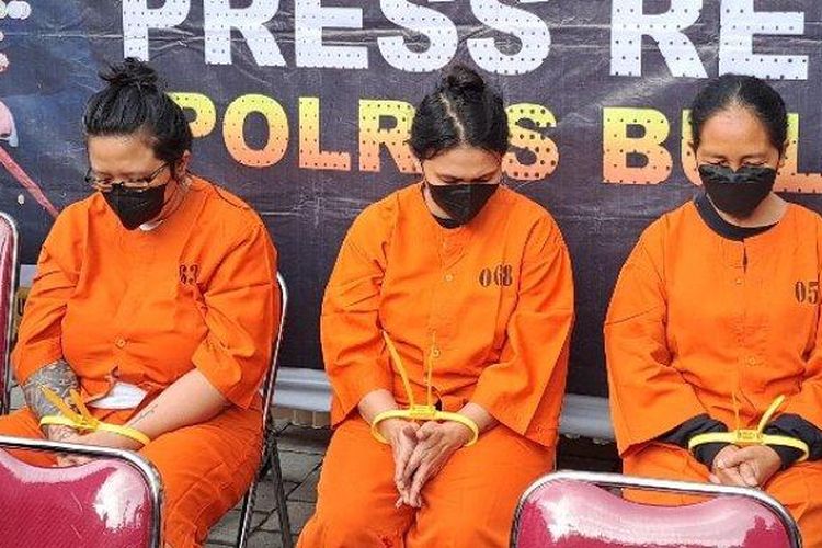 PELAKU - 3 wanita gelap mata dan membunuh Pande Gede Putra lalu membuang jasadnya di hutan lindung Desa Pancasari, Buleleng, Bali. 
