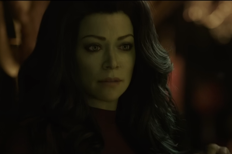 Tatiana Maslany saat berperan sebagai She-Hulk di serial She-Hulk: Attorney at Law.