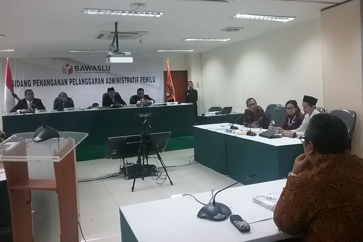 Sidang pemeriksaan dugaan pelanggaran administratif, dengan agenda pemeriksaan saksi ahli digelar oleh Bawaslu RI, Jakarta, Jumat (10/11/2017). Tiga perkara yang disidangkan hari ini yaitu PKPI Hendropriyono, Partai Idaman, dan Partai Rakyat.