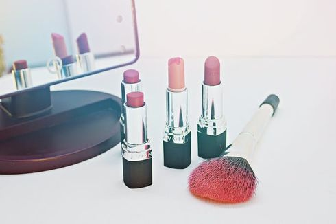 Tips Memilih Warna Lipstik yang Sesuai dengan Warna Kulit