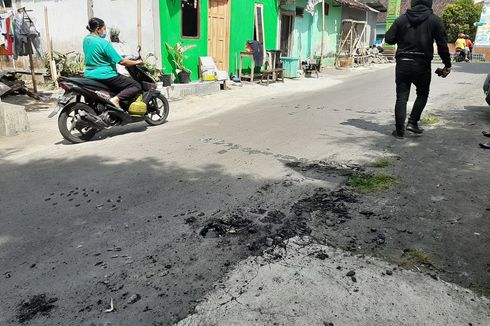 Jagoannya Kalah di Pemilihan Lurah, Massa Pendukung Rusak Aspal Jalan di Sleman