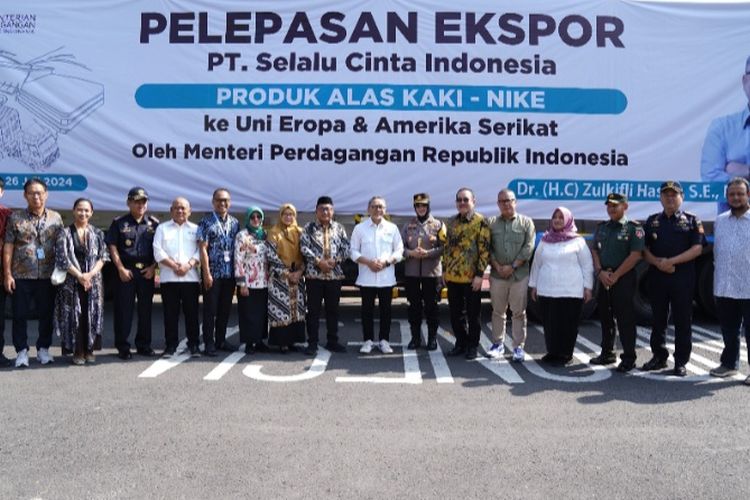 Indonesia Ekspor 3 Kontainer Produk Alas Kaki Merek Nike Ke Uni Eropa dan AS