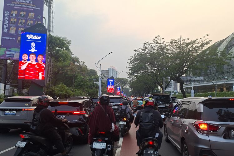 Lalu Lintas Sekitar GBK Senayan Macet Jelang Laga Indonesia Vs Malaysia