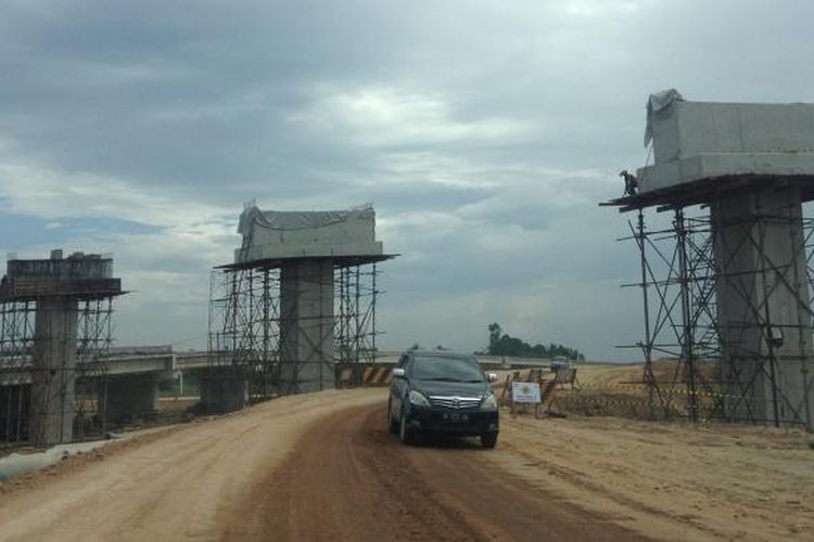 Progres pembangunan proyek Tol Trans Sumatera ruas Tol Medan-Binjai, Senin (29/2/2016).