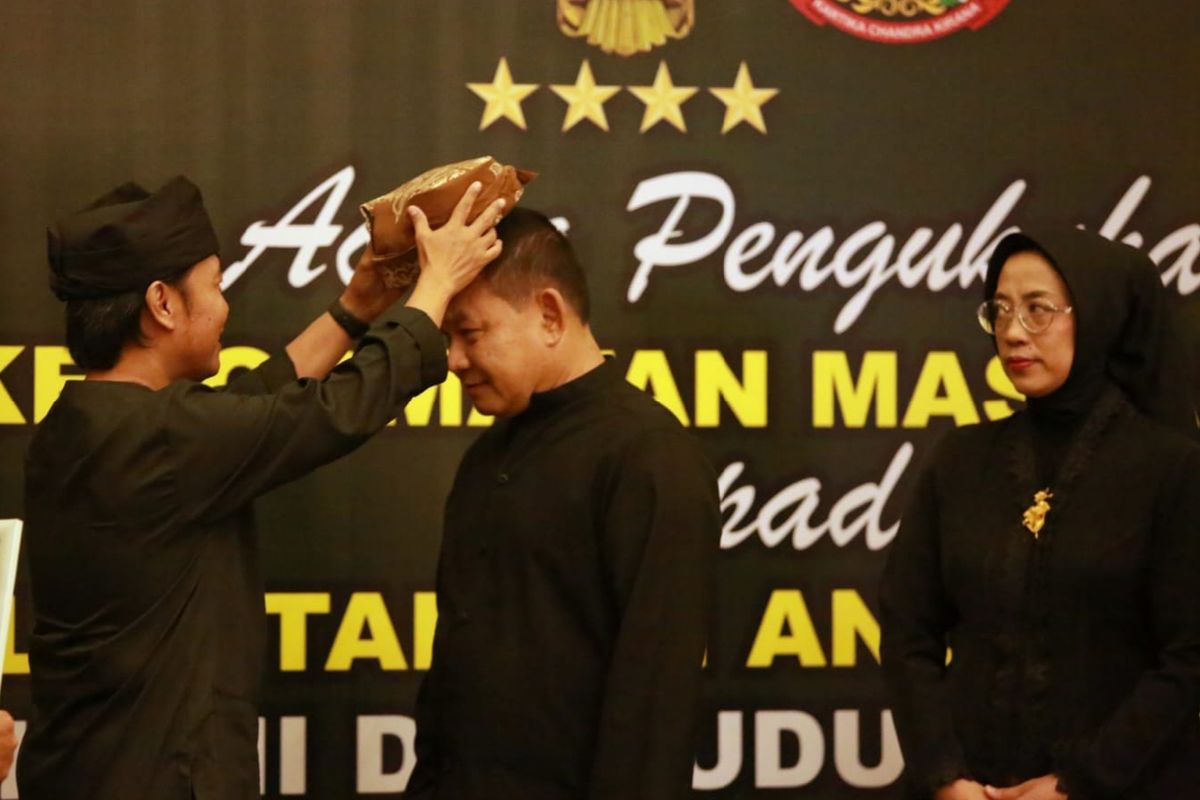 Jenderal Dudung saat dikukuhkan sebagai warga kehormatan Suku Osing Banyuwangi 