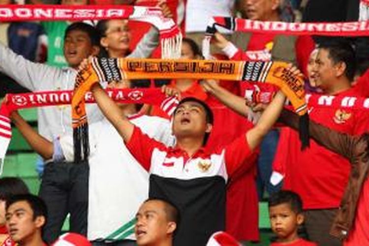 Antusiasme pendukung sepak bola Indonesia merupakan modal penting membangun sepak bola nasional dalam berbagai aspek, terutama aspek kompetisi dan bisnis.
