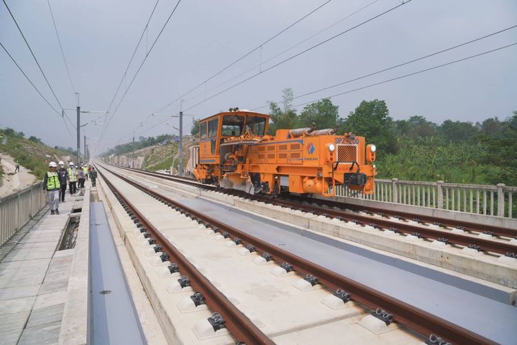 Peningkatan kualitas prasarana jalur KCJB usai menjalani rangkaian uji coba beberapa waktu terakhir.