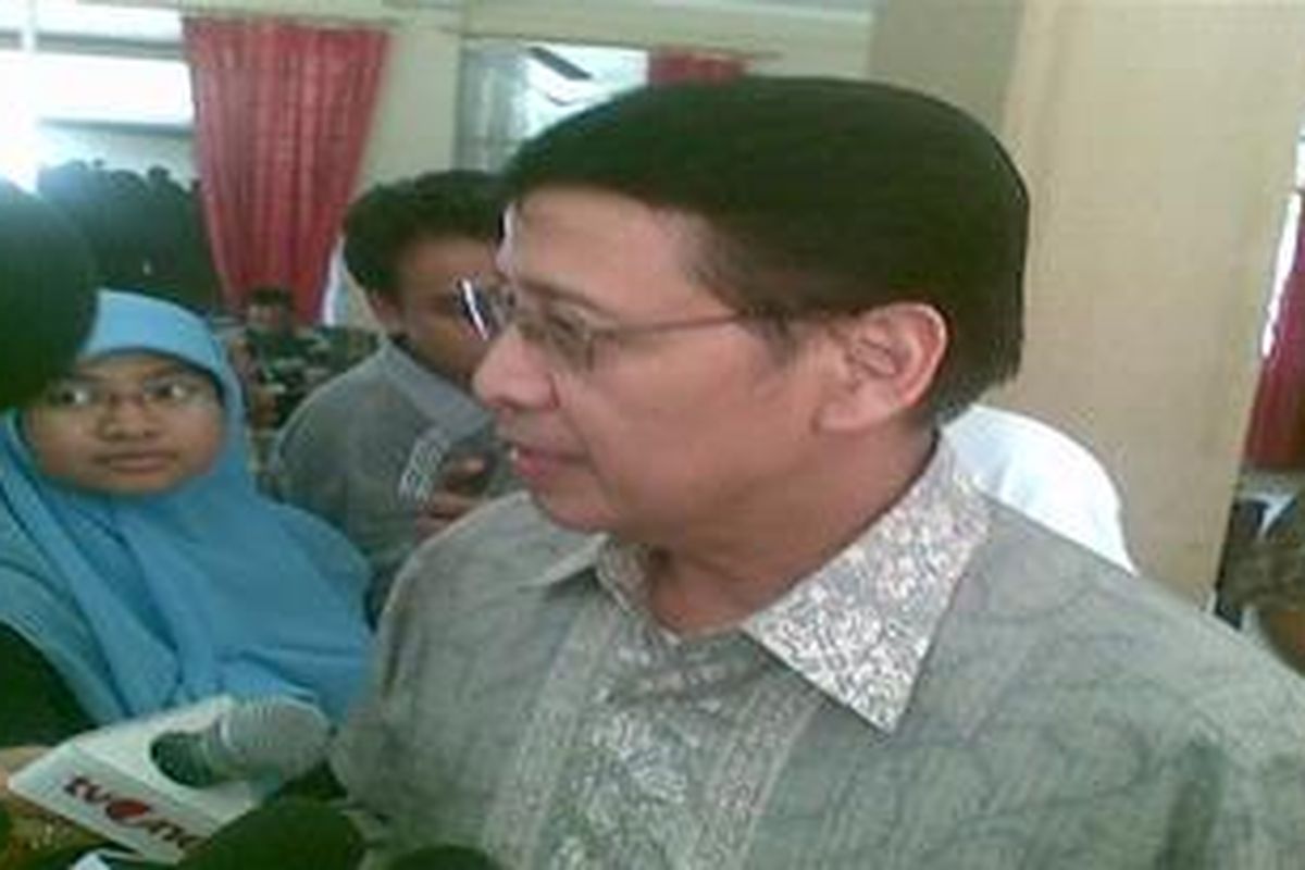 Anggota Dewan Pertimbangan Presiden, Hassan Wirajuda, saat berbicara di Asrama Haji Jakarta, Kamis (3/2/2011).
