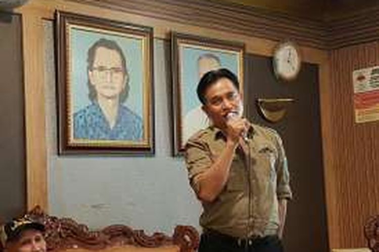 Bakal calon gubernur DKI Jakarta, Yusril Ihza Mahendra di Kafe Phoenam, Jakarta Pusat, Senin (11/4/2016).