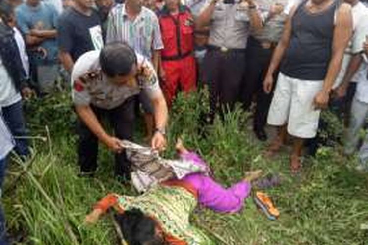 Sulasmi (39) warga Desa Perlanaan, Kecamatan Bandar, Kabupaten Simalungun, tewas disambar kereta api, Kamis (12/1/2017). 