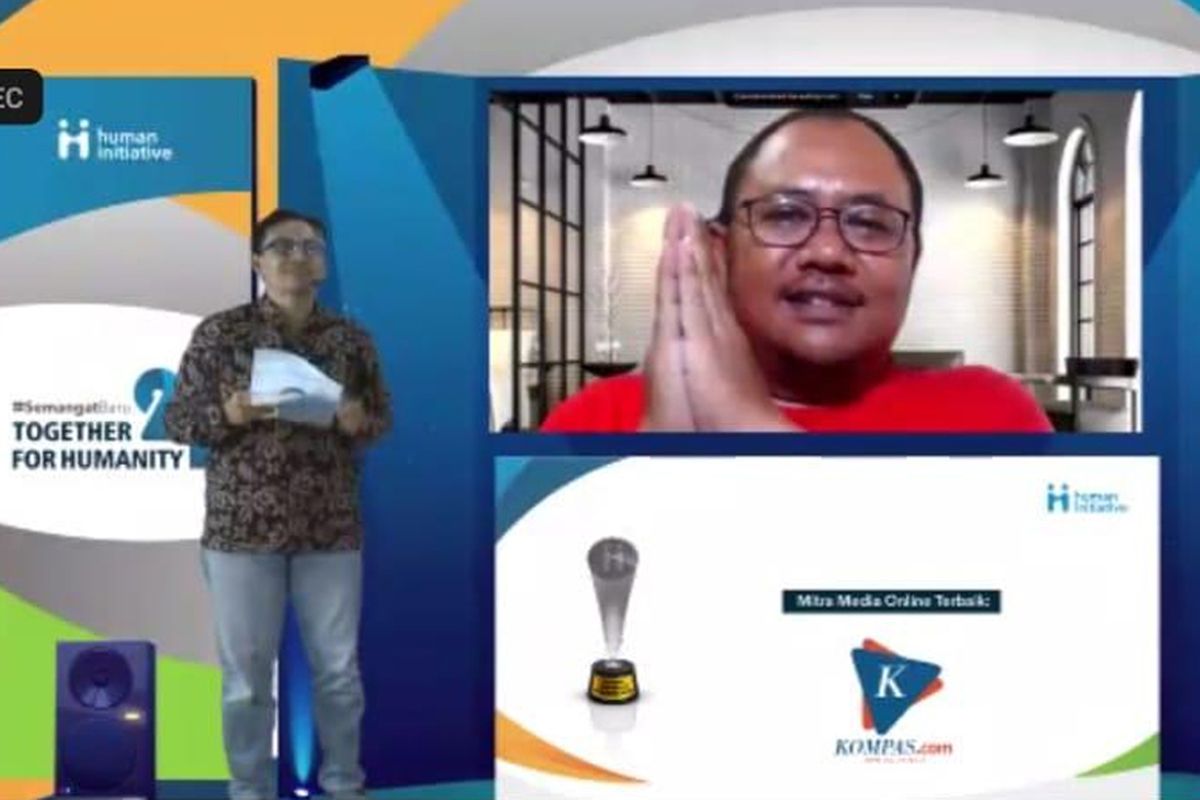 Kompas.com mendapat penghargaan sebagai Mitra Media Online Terbaik 2020 dari Humanity Initiative. Penghargaan disampaikan secara virtual, Kamis (10/12/2020), dan diterima oleh Redaktur Pelaksana Kompas.com Heru Margianto.