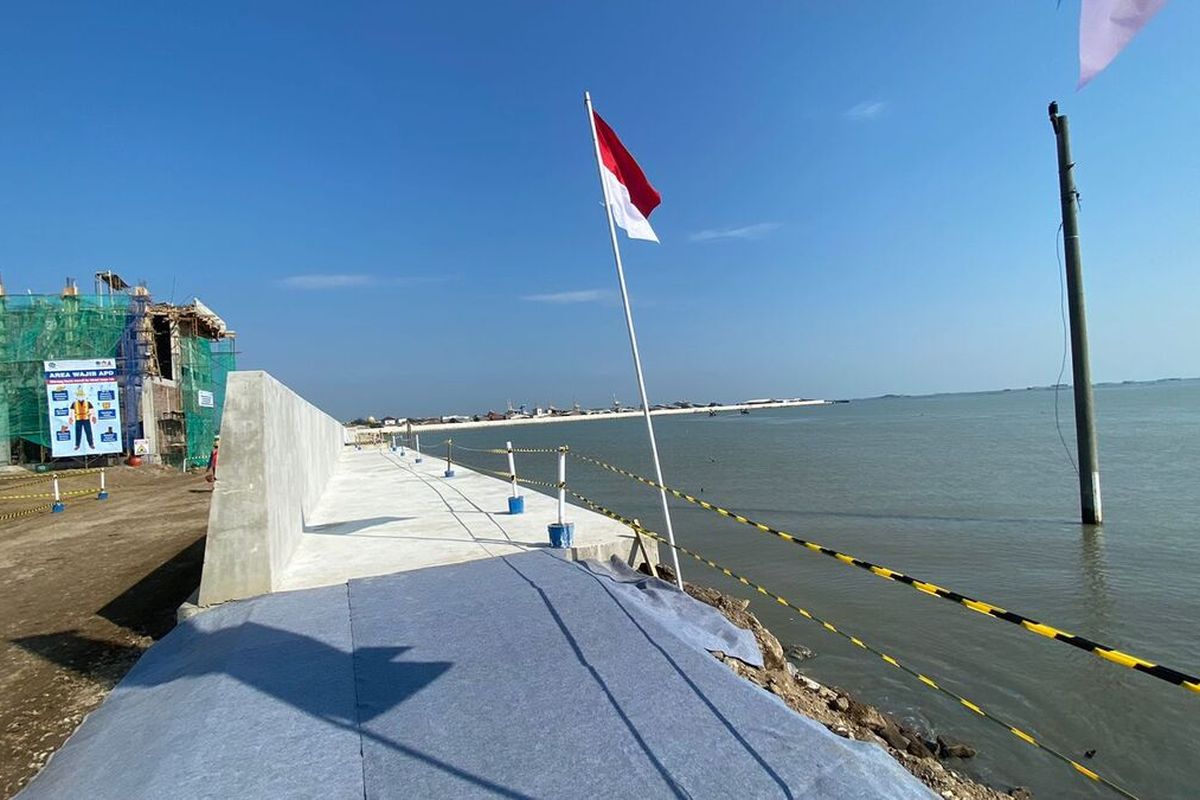 Tanggul laut di Tambaklorok Semarang, Jawa Tengah. 