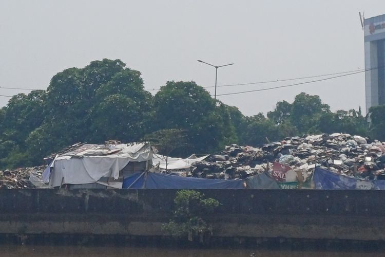 Warga Berharap Gubernur Tinjau Langsung Lokasi TPS Ilegal di Penjaringan Jakut