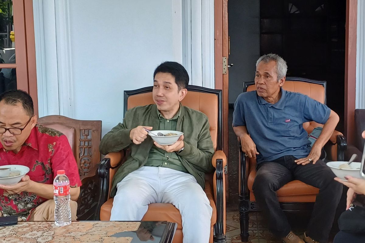 Bertemu dengan Komunitas Independen, Kun Wardana Ngobrol Santai Sambil Makan Bakso