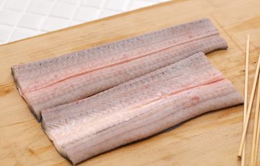 6 Cara Filet Unagi atau Ikan Sidat, Bekal Bikin Sushi dan Donburi ...