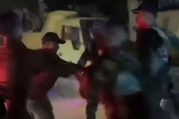 Demonstrasi di Lhokseumawe, Aceh, 25-26 Desember 2025. TNI sebut ada bendera GAM dan pistol Colt. 