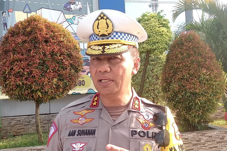 Kepala Korps Lalu Lintas (Kakorlantas) Irjen Aan Suhanan di Km 70 Tol Jakarta Cikampek, Jawa Barat, Senin (15/4/2024).