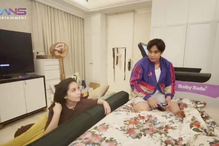 Billy Syahputra dan Nagita Slavina sedang berbincang perihal hubungan Billy dan Amanda Manopo