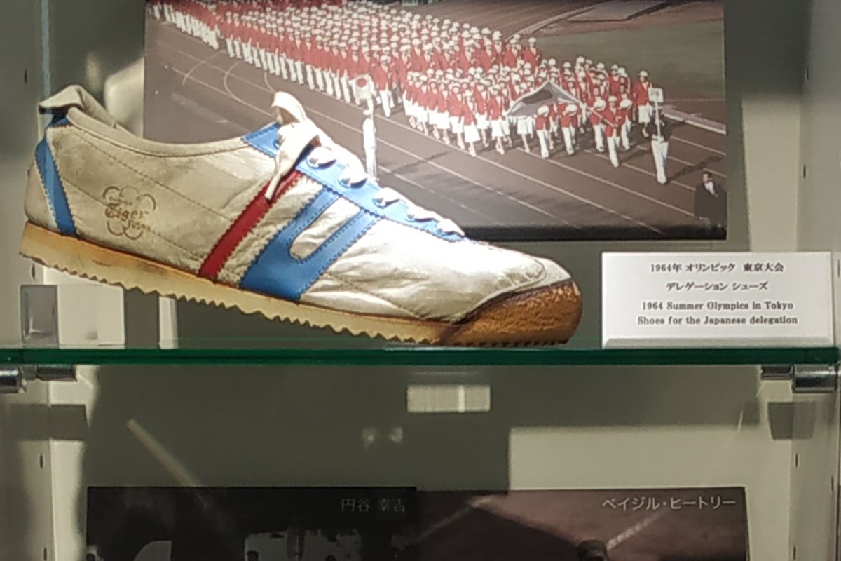 Onitsuka Tiger Delegation 64 adalah sepatu yang dipakai delegasi Jepang pada Olimpiade musim panas Tokyo tahun 1964. Sepatu ii disimpan di Museum Asics di Kobe, Jepang.