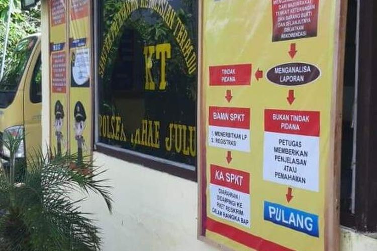 Kondisi Mapolsek Pahae Julu, Polres Tapanuli Utara paska dirusak diduga sejumlah oknum TNI. Bentrok antar aparat tersebut mengakibatkan sedikitnya enam personel polisi, satu sipil luka-luka dan satu Mapolsek rusak, Kamis (27/2/2020)