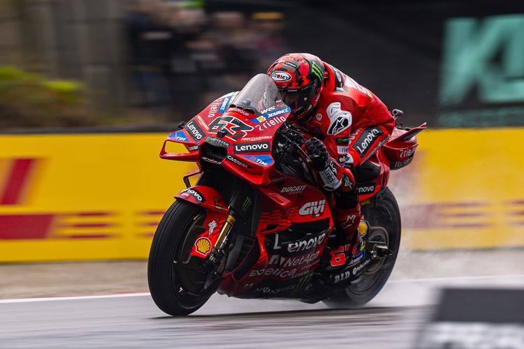 Francesco Bagnaia saat berlaga pada MotoGP Ceko 2025