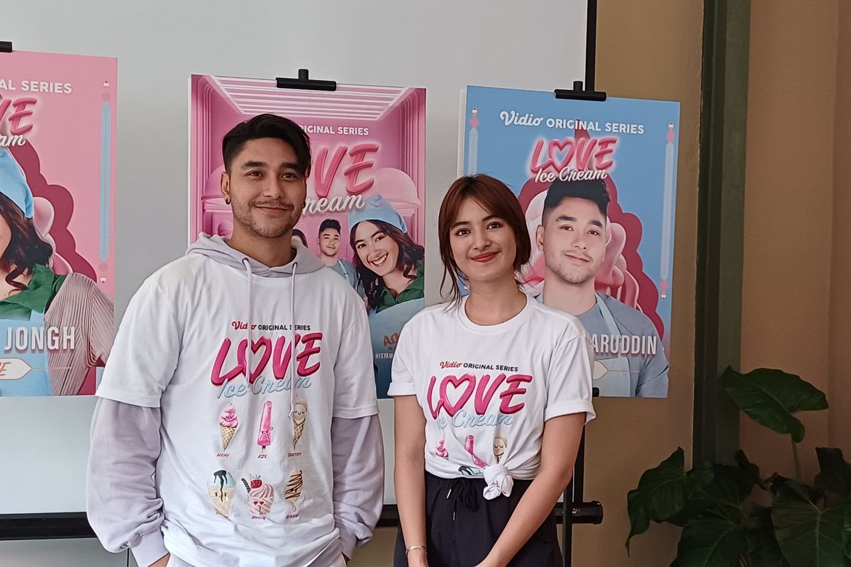 Krisjiana Baharuddin dan Mawar De Jongh di Serial Love Ice Cream di Melawai, Kebayoran Baru, Jakarta Selatan, Kamis (21/9/2023).