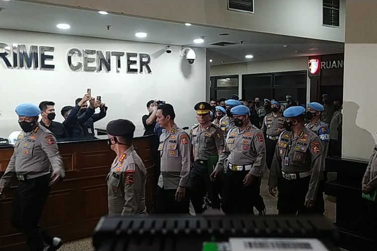 Irjen Ferdy Sambo usai resmi dipecat Polri melalui sidang komisi kode etik Polri di Mabes Polri, Jakarta Selatan, Jumat (26/8/2022). 