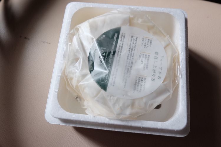 Kemasan cheesecake dari Hokkaido, Jepang, LeTAO