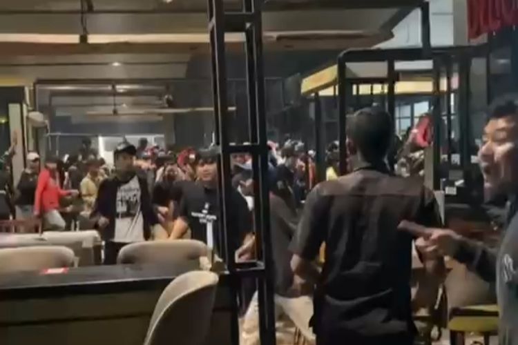 Manajemen Bantah Mal Atrium Senen Dimasuki Massa Aksi Demo