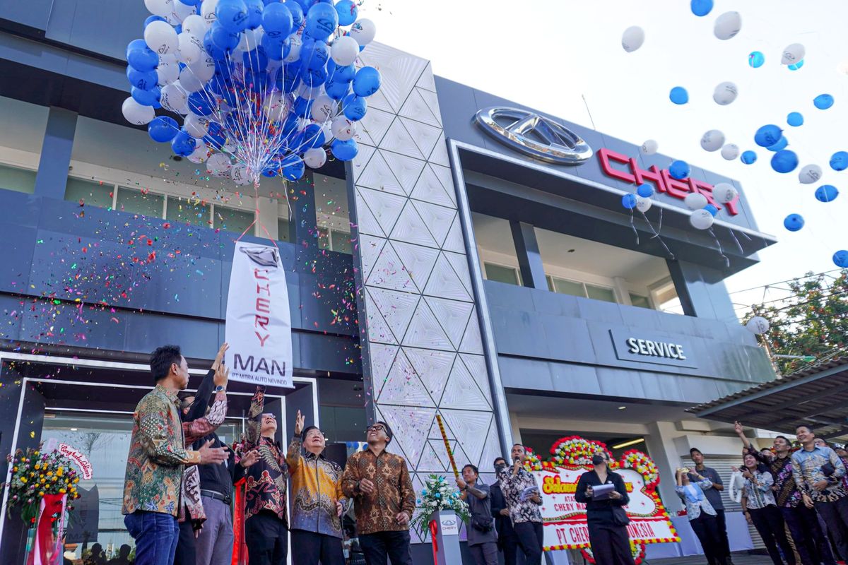 Grand Opening Diler Chery di Kalimalang, Jakarta Timur