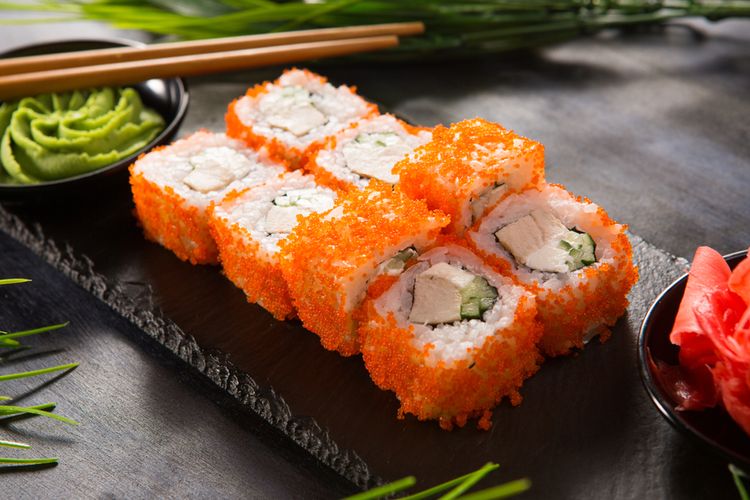 Ilustrasi california sushi roll.