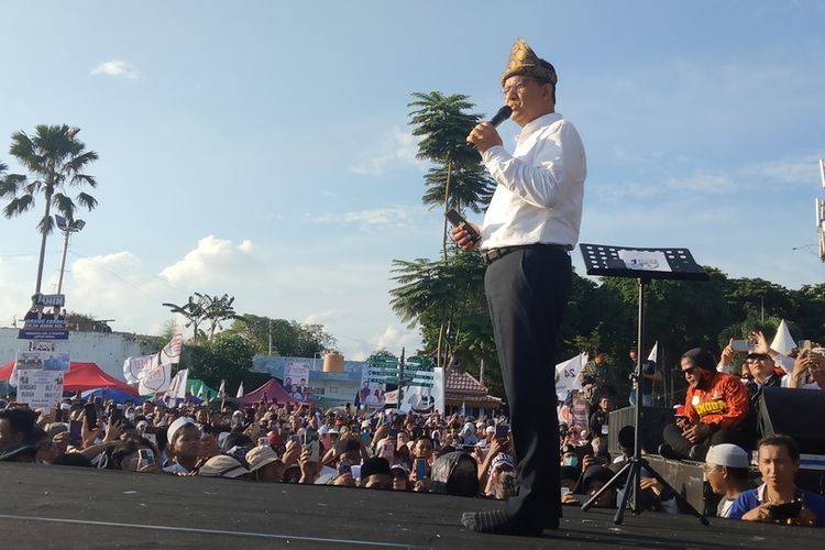 Anies Baswedan saat menggelar kampanye akbar di BKB Palembang, Sumsel, Kamis (25/1/2024)