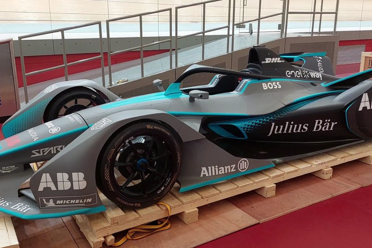 Menuju perhelatan balap Formula E Jakarta 2022 di Jakarta International E-Prix Circuit (JIEC) pada 4 Juni 2022 mendatang, sebuah replika mobil balap listrik akan dipamerkan ke publik. 