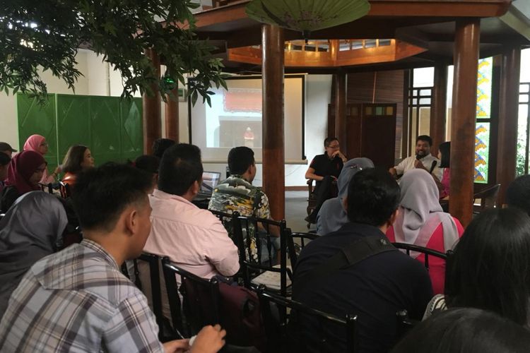 KompasTravel mengadakan event ?Weekender? bertema ?Kuliner Peranakan X Betawi Lawas? dengan menghadirkan dua narasumber ternama di Kedai Sirih Merah, Jakarta, Sabtu (19/5/2018).