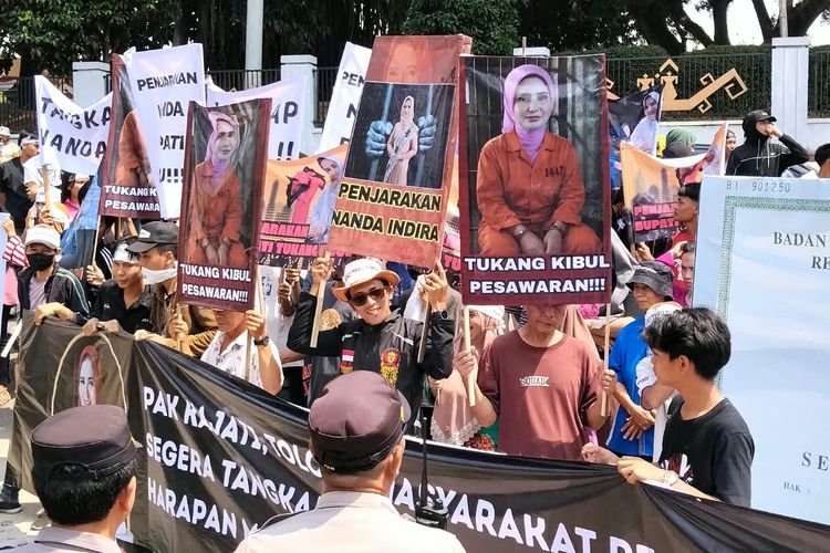 Bupati Pesawaran Aktif Nanda Indira Didesak Jadi Tersangka TPPU, Ratusan Warga Geruduk Kejati Lampung