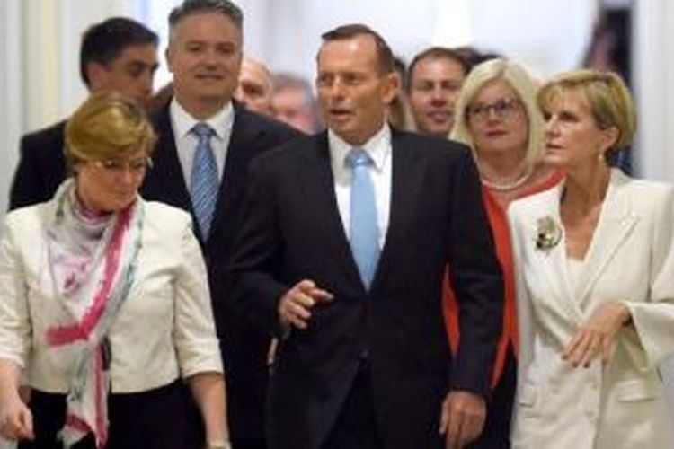 Perdana Menteri Tony Abbott sebelum voting kepemimpinannya di Canberra, Senin (9/2/2015).