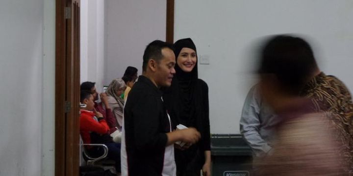 Fahmi Darmawansyah dan Inneke Koesherawati di Pengadilan Tipikor Jakarta, Senin (13/3/2017).