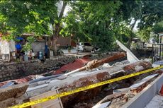 Sebelum Ambruk, Bangunan Kantor RW di Kelapa Gading Sempat Terlihat Miring