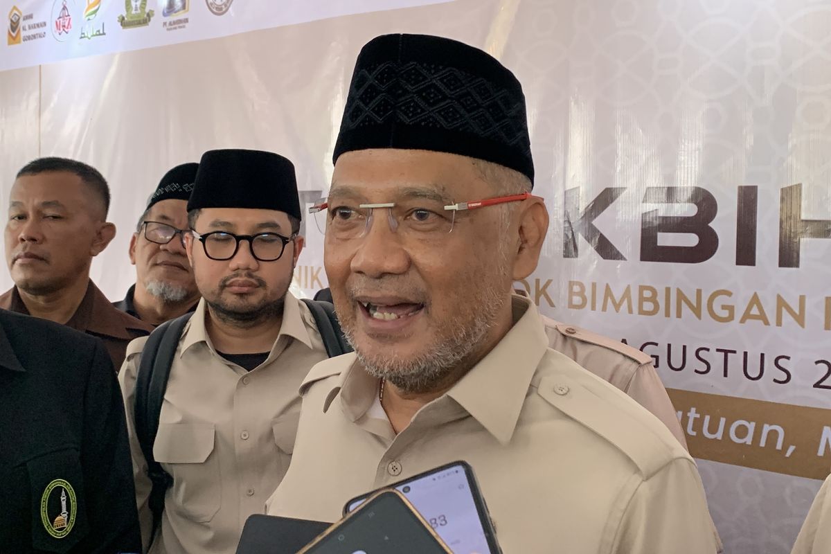Presiden Prabowo Subianto resmi melantik Moch Irfan Yusuf atau Gus Irfan sebagai Menteri Haji dan Umrah di Istana Kepresidenan, Jakarta, Senin.