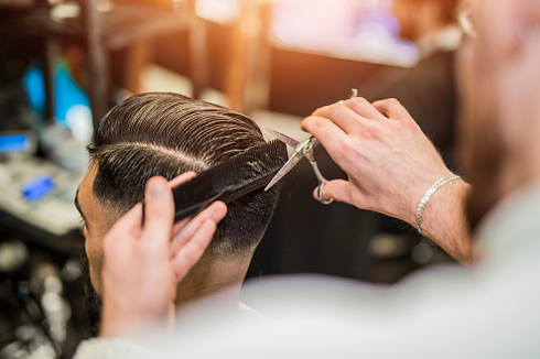 Ucapkan Kalimat ini Saat Potong Rambut di Barbershop