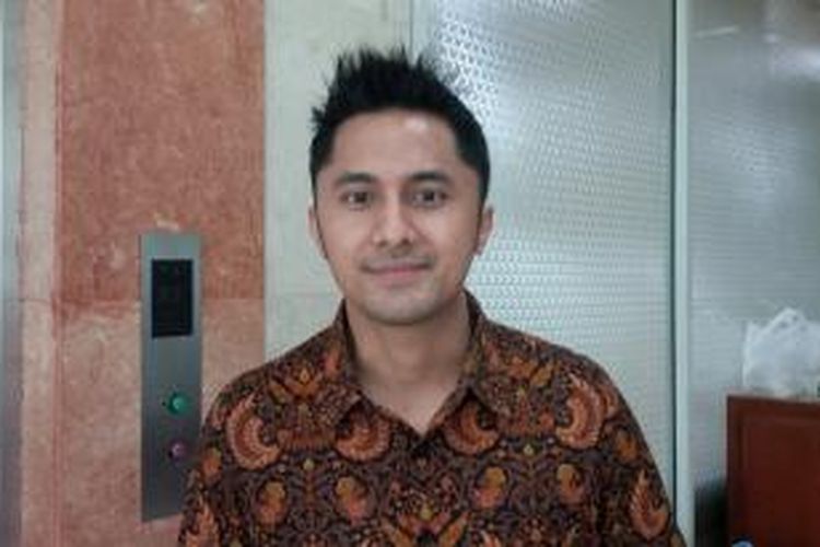 Artis peran Hengky Kurniawan.