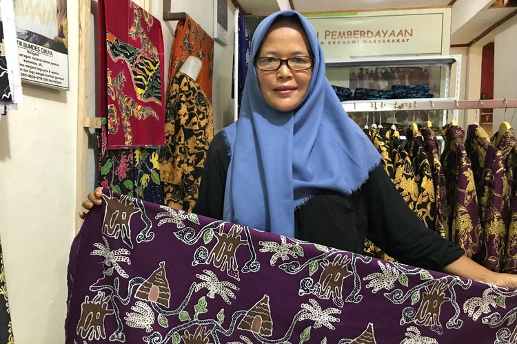 Kartini dari Cikuya Tangerang: Siti Bangkit dari PHK lewat Batik