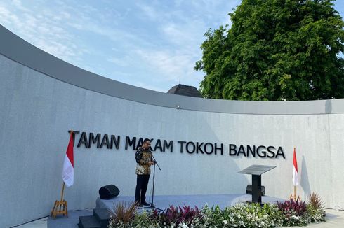 Anies Resmikan Taman Makam Tokoh Bangsa di TPU Karet Bivak 