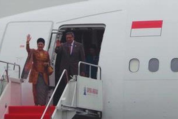 Presiden SBY didampingi Ibu Ani Yudhoyono meninggalkan Tanah Air, Senin (27/5/2013), untuk melakukan lawatan ke Swedia. 