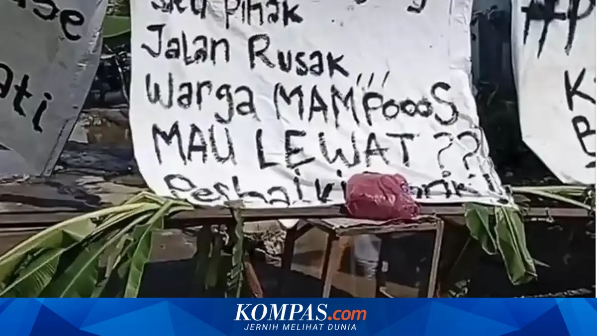Emak-emak di Medan Blokade Jalan Karena Bertahun-tahun Rusak Parah, Lurah: Saya pun Pernah Jatuh di sana