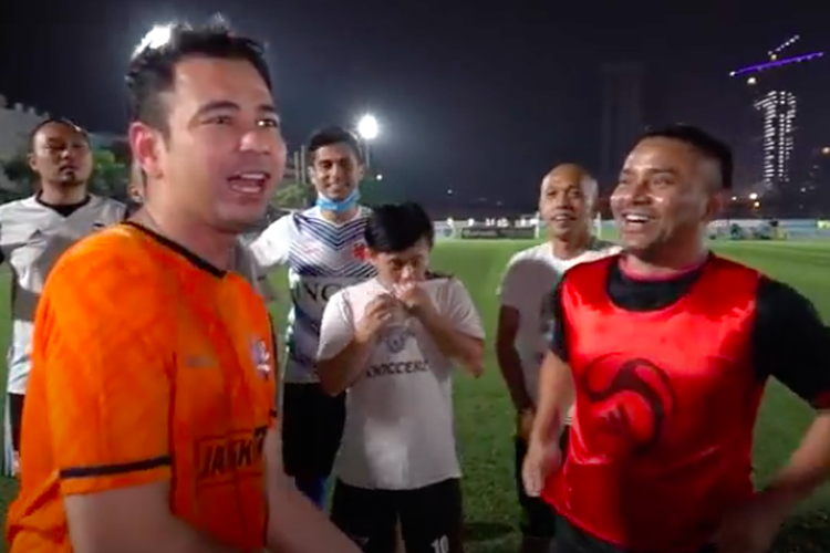 Raffi Ahmad saat hendak main sepakbola dengan Selebritis FC